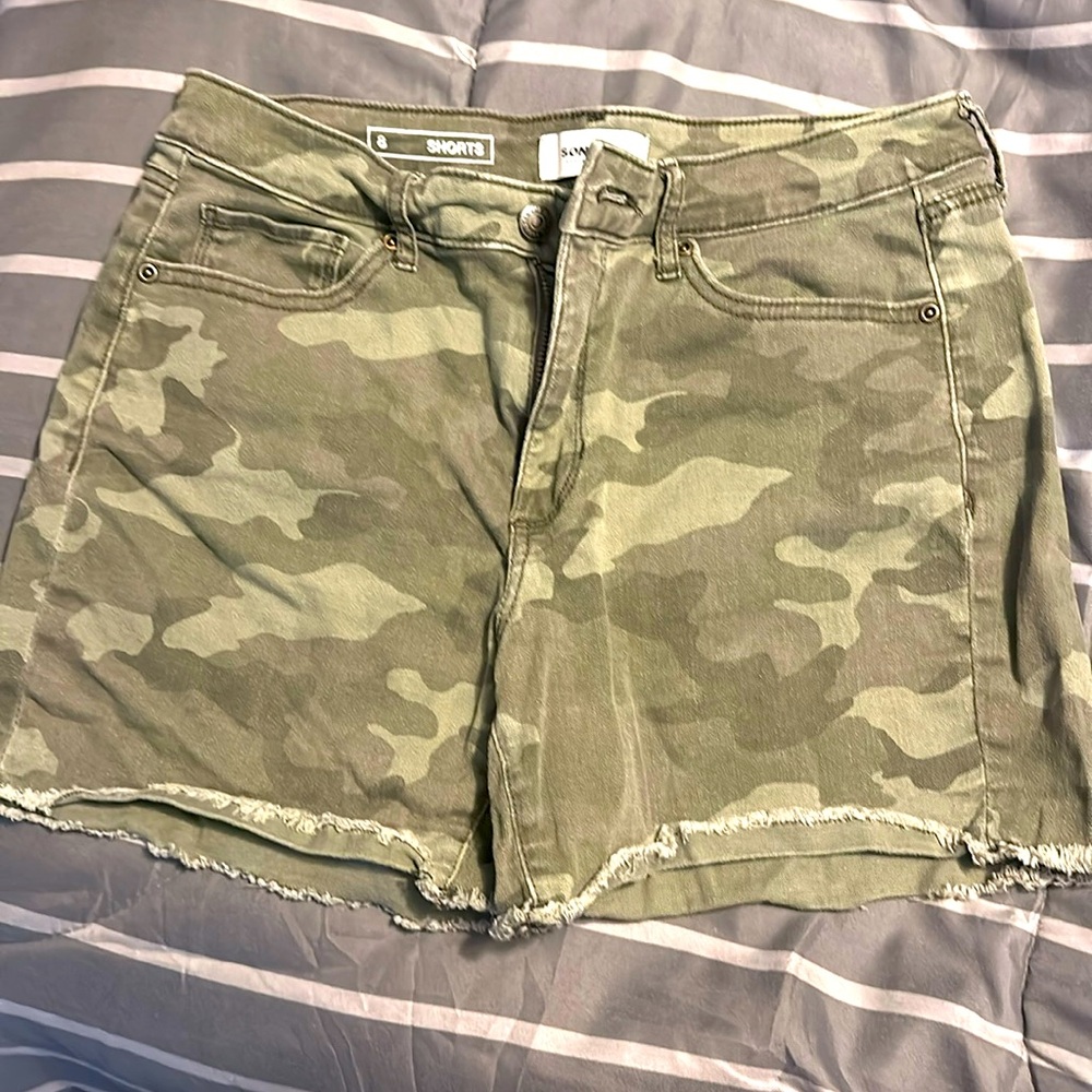 Sonoma camo short size 8